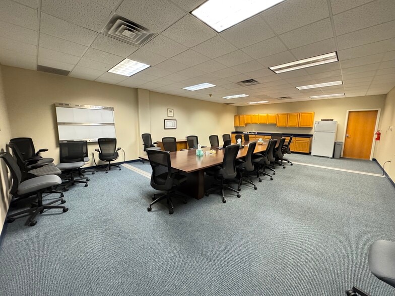 More Photos Of 620 W Edison Rd, Mishawaka Unknown For Lease