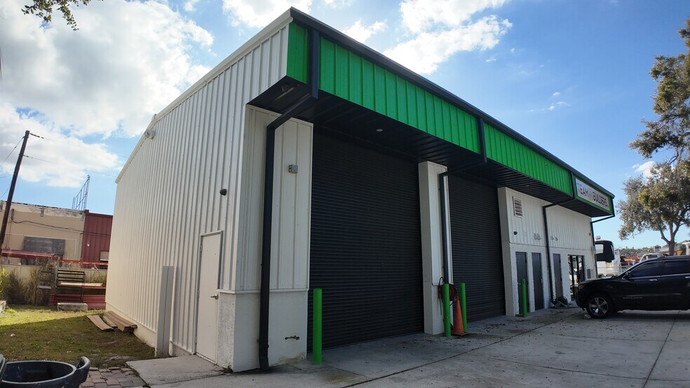 More Photos Of 2024 Princeton St, Sarasota Warehouse For Lease