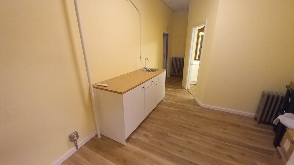 More Photos Of 445 E 5th St, Plainfield Storefront Retail Residential For Lease