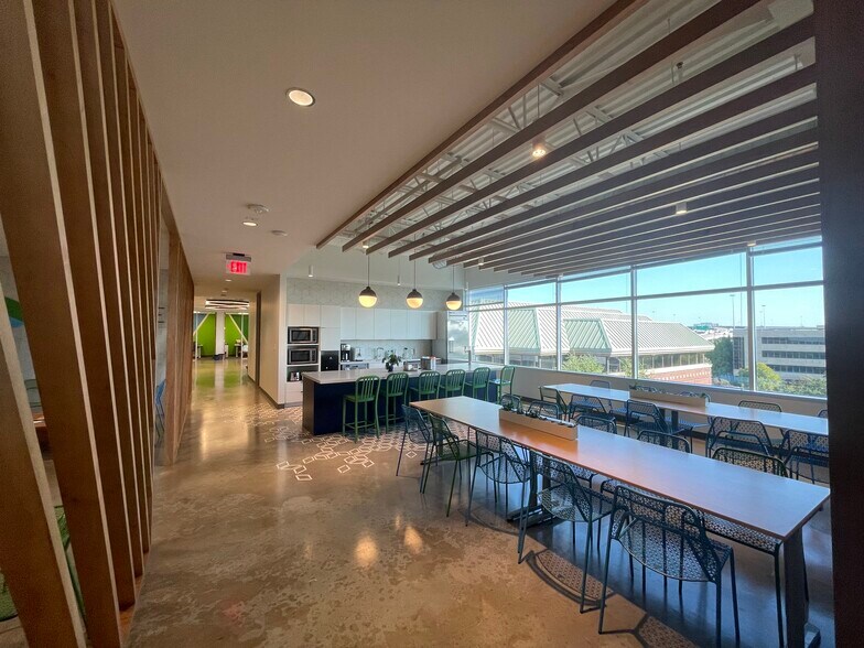 More Photos Of 8611 N Mo Pac Expy, Austin Medical For Lease