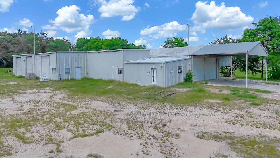 More Photos Of 932 Phife Rd, Corsicana Warehouse For Sale