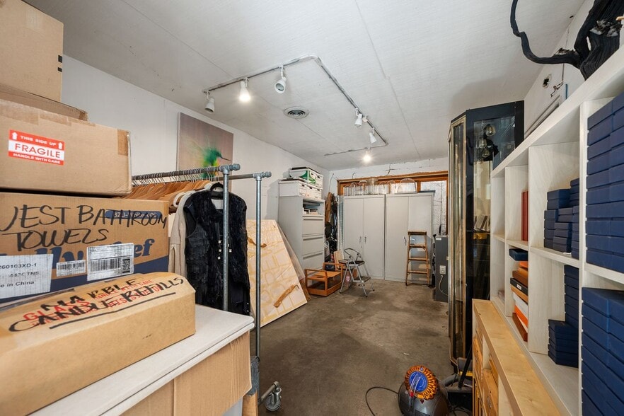 More Photos Of 1111 N Crescent Heights Blvd, West Hollywood General Retail For Sale