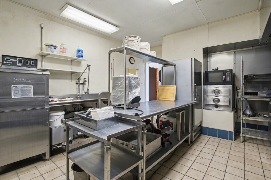 More Photos Of 7540 5th St, New Auburn Bar For Sale