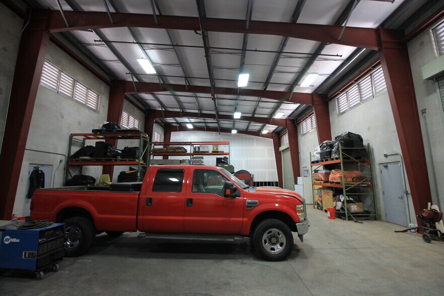 More Photos Of 1026 Lauia St, Kapolei Warehouse For Lease