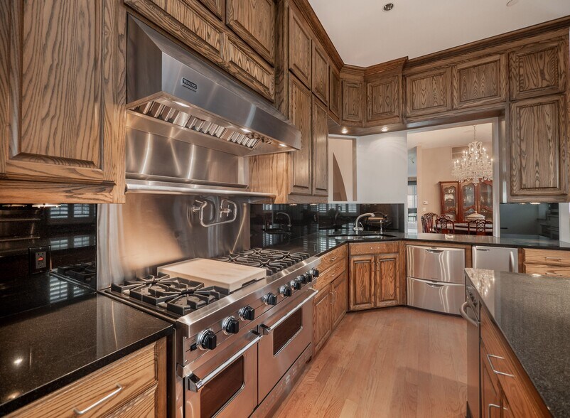 More Photos Of 805 N Congress Ave, Austin Storefront Retail Residential For Sale
