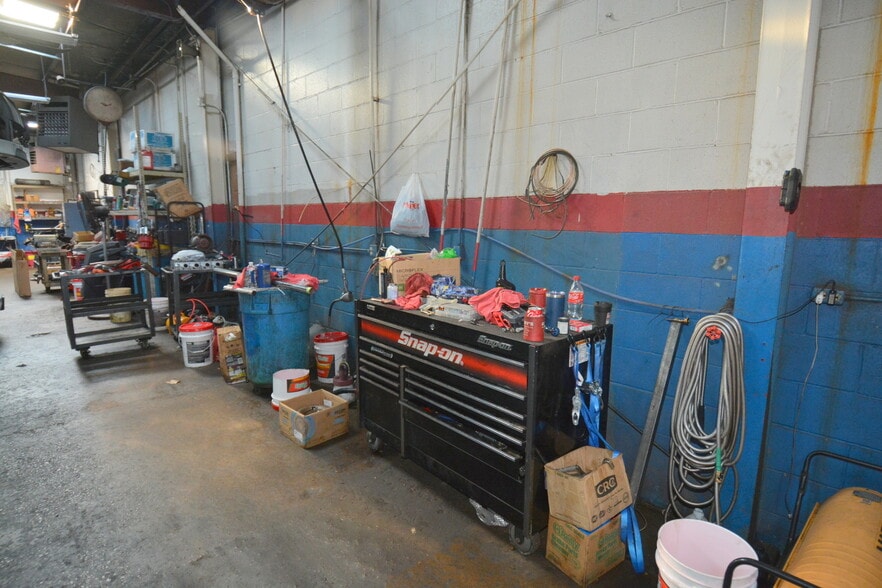 More Photos Of 2212 Wilmington Pike, Dayton Auto Repair For Sale