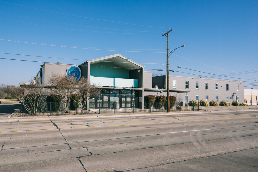 Primary Photo Of 401 Bolivar St, Denton Medical For Sale