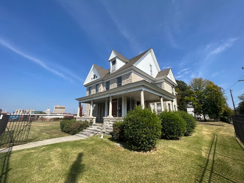 More Photos Of 320 East St, Memphis Office For Sale
