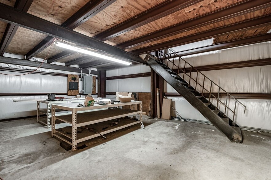 More Photos Of 2133 Shaver St, Pasadena Distribution For Sale