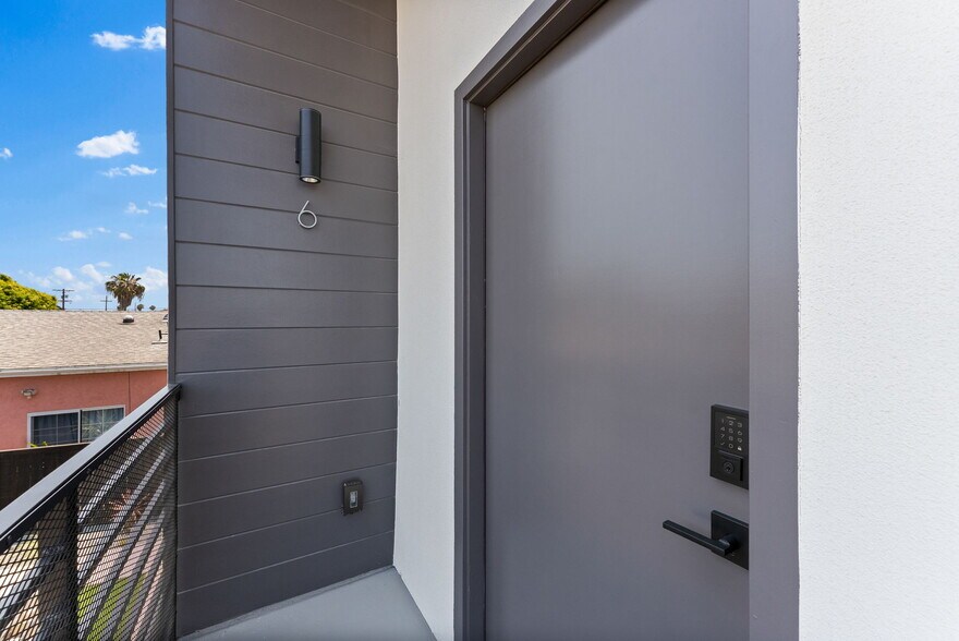 More Photos Of 2722 Nye St, San Diego Apartments For Sale