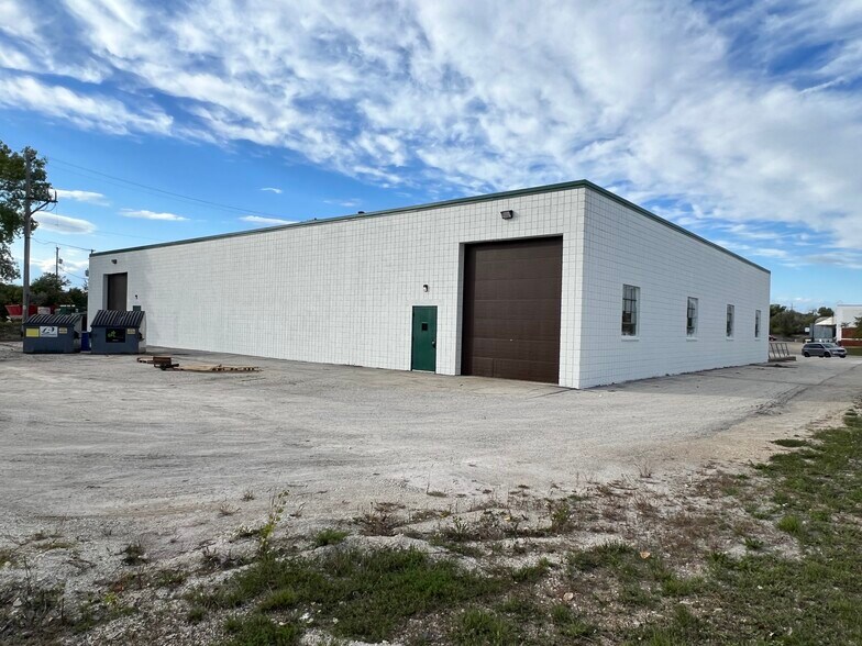 More Photos Of N90W14635 Commerce Dr, Menomonee Falls Manufacturing For Sale