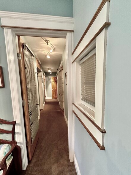 More Photos Of 4 Dearfield Dr, Greenwich Medical For Lease
