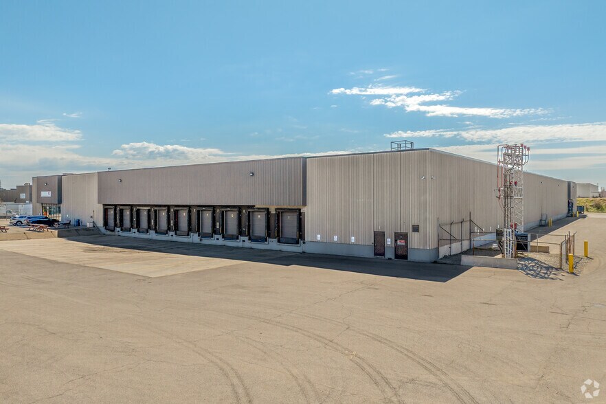 More Photos Of 105 Iron St, Toronto Warehouse For Lease