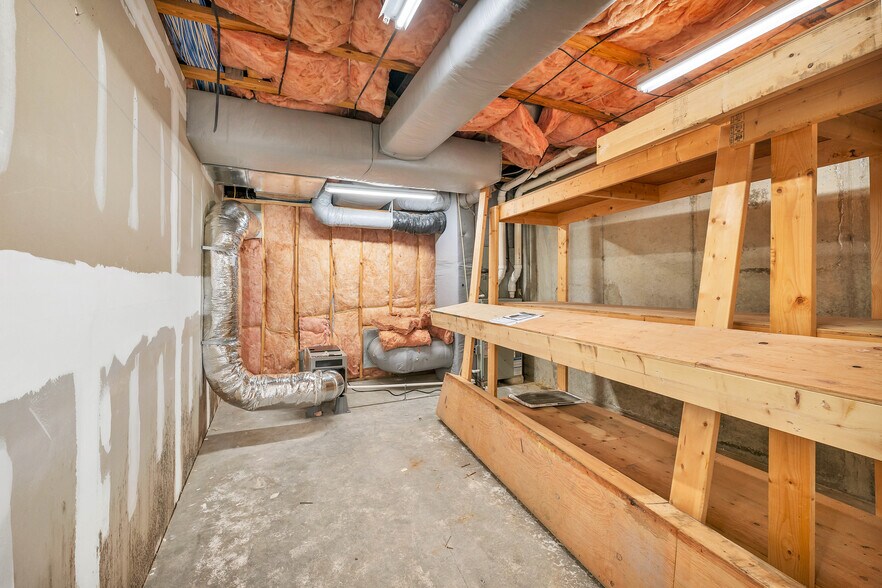 More Photos Of 5 Buttrick Rd, Londonderry Office For Lease