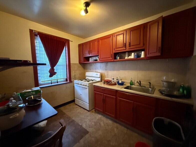 More Photos Of 6501 Elmwood Ave, Philadelphia Convenience Store For Sale