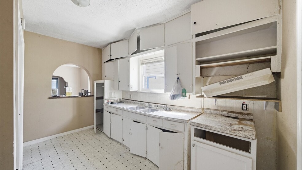 More Photos Of 4418 Monroe Ave, Kansas City Multifamily For Sale