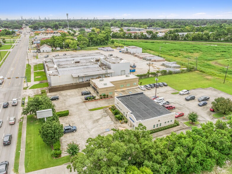 More Photos Of 3095 College St, Beaumont Medical For Sale