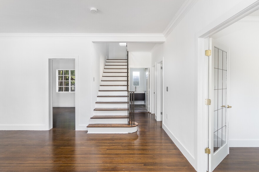 More Photos Of 5810 Biscayne Blvd, Miami Loft Creative Space For Sale