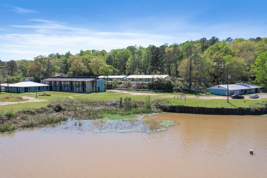 More Photos Of 1010 N Eufaula Ave, Eufaula Hotel For Sale