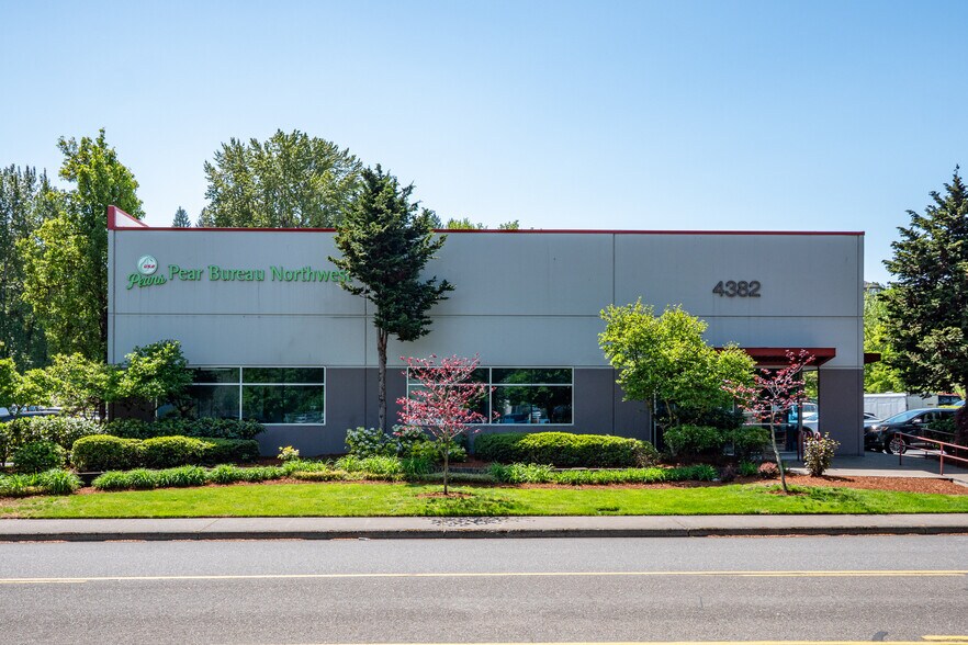 More Photos Of 4382 SE International Way, Milwaukie Flex For Sale