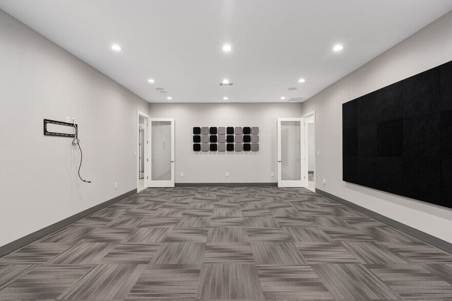 More Photos Of 8212 Liberty Grove Rd, Rowlett Medical For Sale