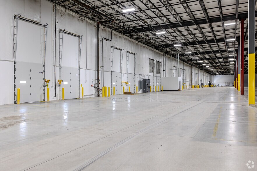 More Photos Of 3400 Southpark Pl, Grove City Warehouse For Lease