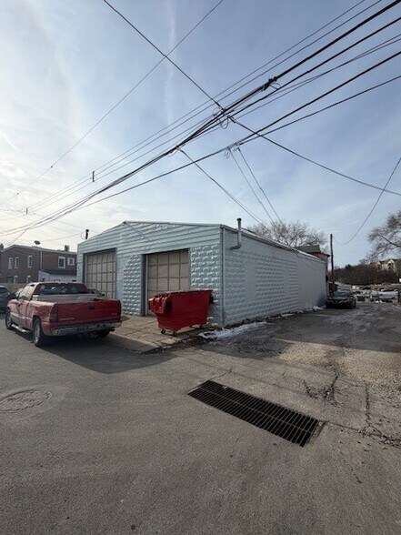 Primary Photo Of 1229 E Ridge Pike, Plymouth Meeting Auto Repair For Lease