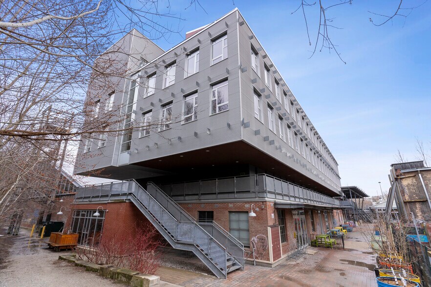 More Photos Of 550 Bayview Ave, Toronto Office For Lease