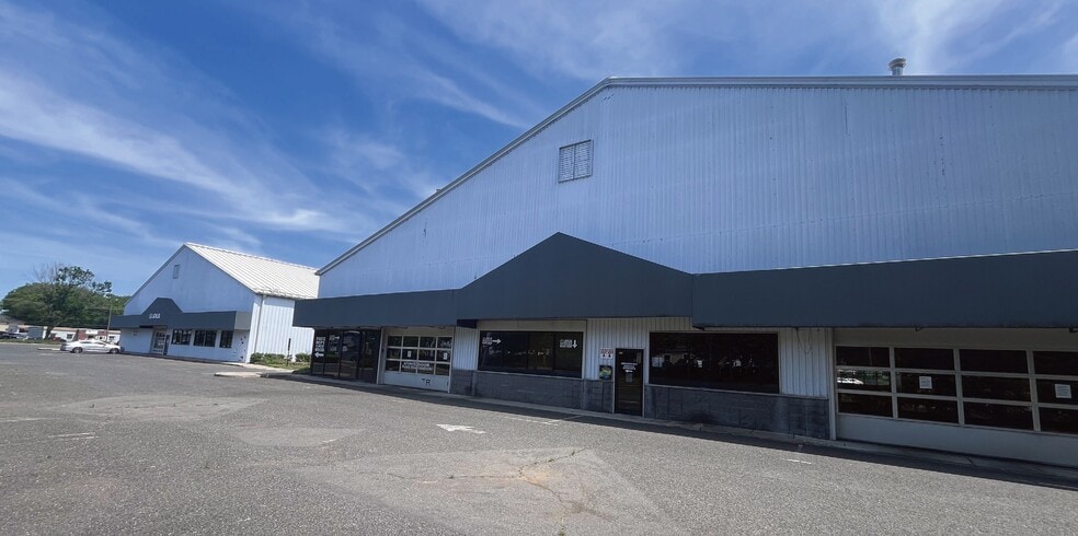 Primary Photo Of 18 Cindy Ln, Tinton Falls Auto Dealership For Lease