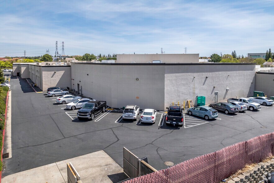 More Photos Of 1470 Eureka Rd, Roseville Unknown For Lease