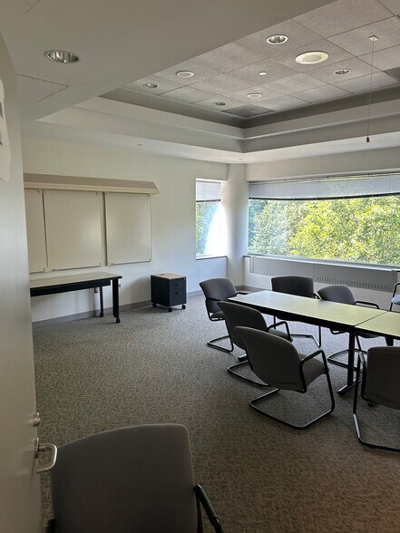 More Photos Of 280 Shennecossett Rd, Groton Office For Lease