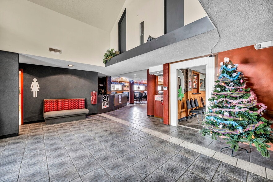 More Photos Of 5348 E Lake Rd, Sheffield Lake Restaurant For Sale