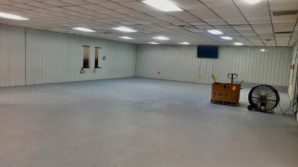 Primary Photo Of 74 Boat Park Ln, Monticello Warehouse For Sale