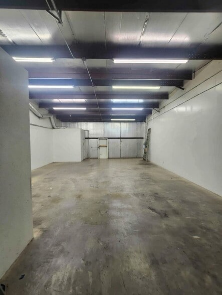 More Photos Of 908 N Twin Creek Dr, Killeen Warehouse For Lease