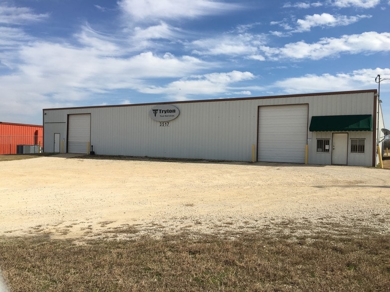 More Photos Of 3517 W Highway 90, Seguin Warehouse For Lease