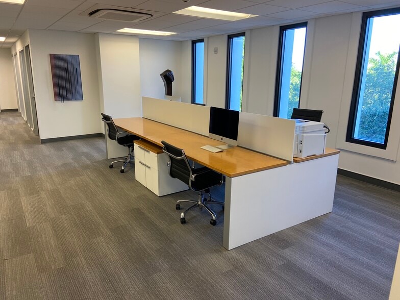 More Photos Of 400 University Dr, Coral Gables Office For Lease