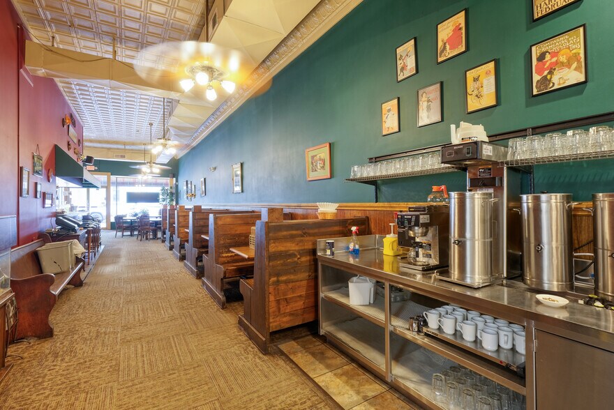 More Photos Of 110-112 Trinity St, Abbeville Storefront For Sale