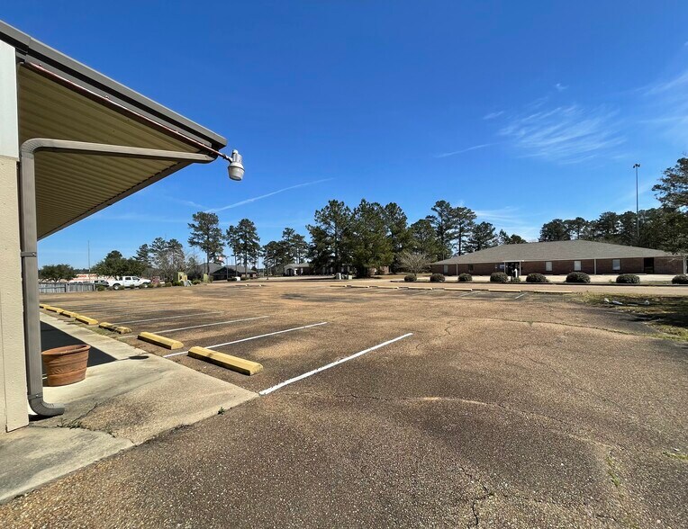 More Photos Of 1385 Johnny Johnson Dr, Brookhaven Office For Sale