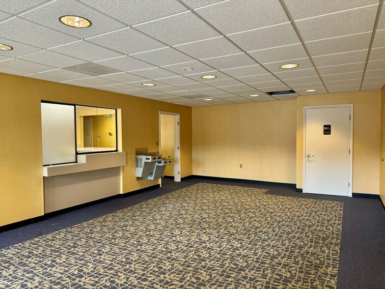 More Photos Of 400 Mocksville Ave, Salisbury Medical For Sale