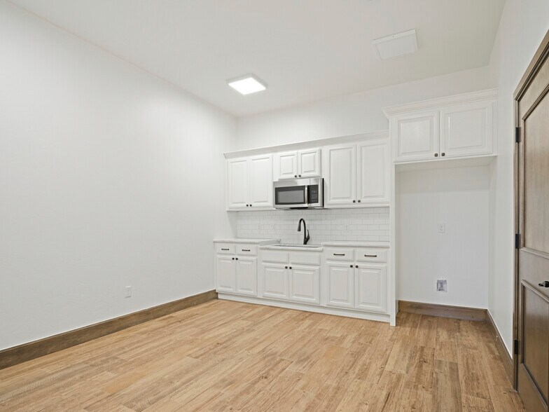 More Photos Of 1111 Magnolia Ct, Moore Unknown For Lease