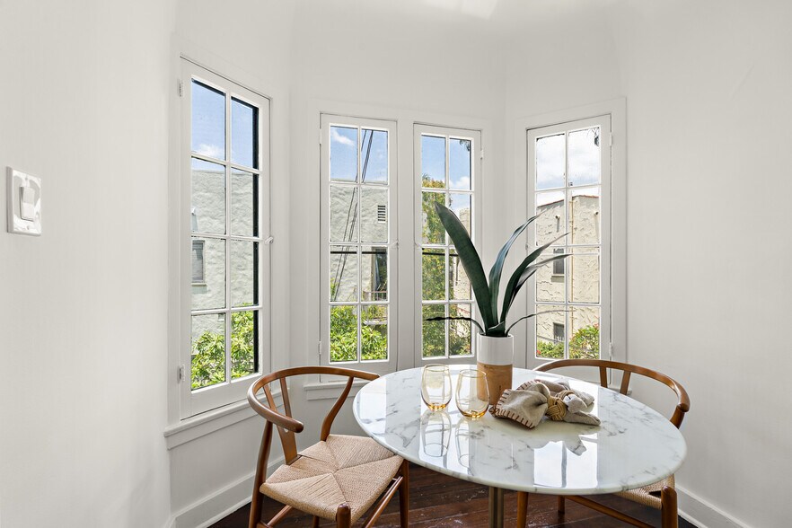 More Photos Of 1040 S Longwood Ave, Los Angeles Apartments For Sale