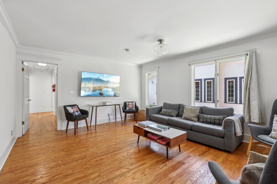 More Photos Of 6082 Selma Ave, Los Angeles Rehabilitation Center For Lease