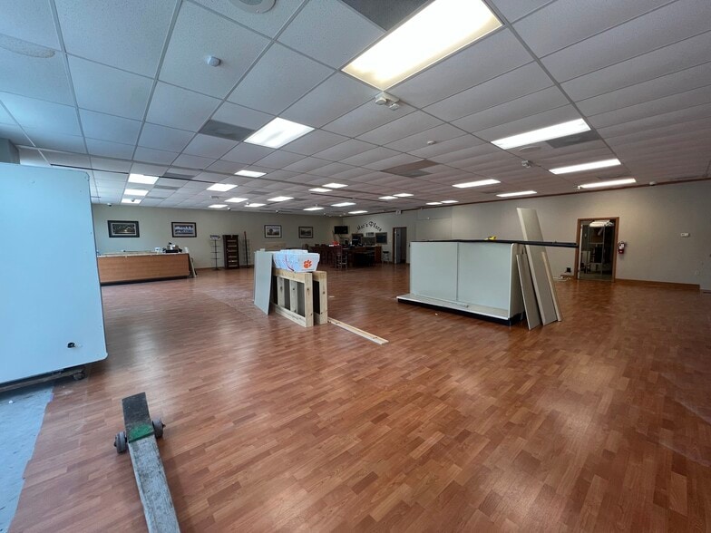 More Photos Of 699 Bultman Dr, Sumter Storefront Retail Office For Lease