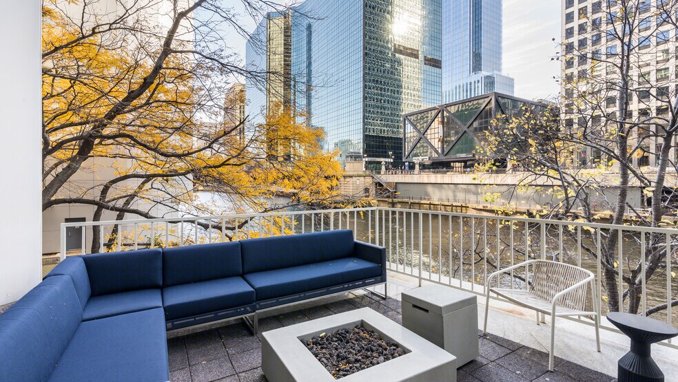 More Photos Of 200 S Wacker Dr, Chicago Office For Lease