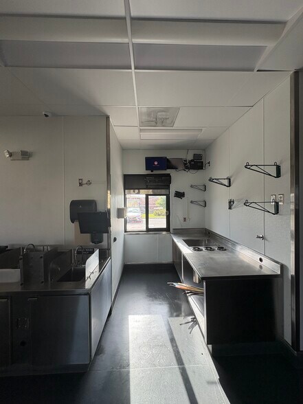 More Photos Of 138 Commerce Ave, Lagrange Fast Food For Sale