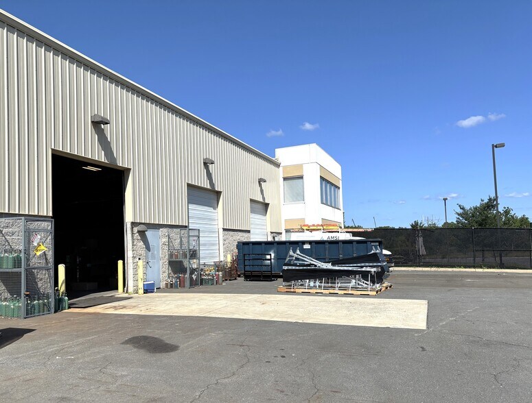 More Photos Of 42669 Trade West Dr, Sterling Flex For Sale