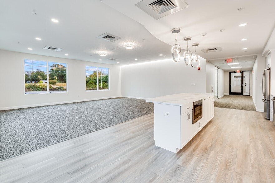 More Photos Of 1274 Osgood St, North Andover Office For Lease