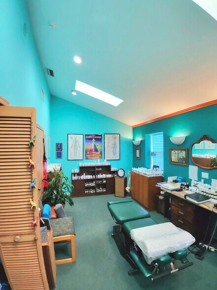 More Photos Of 1541 Prosperity Farms Rd, West Palm Beach Medical For Sale