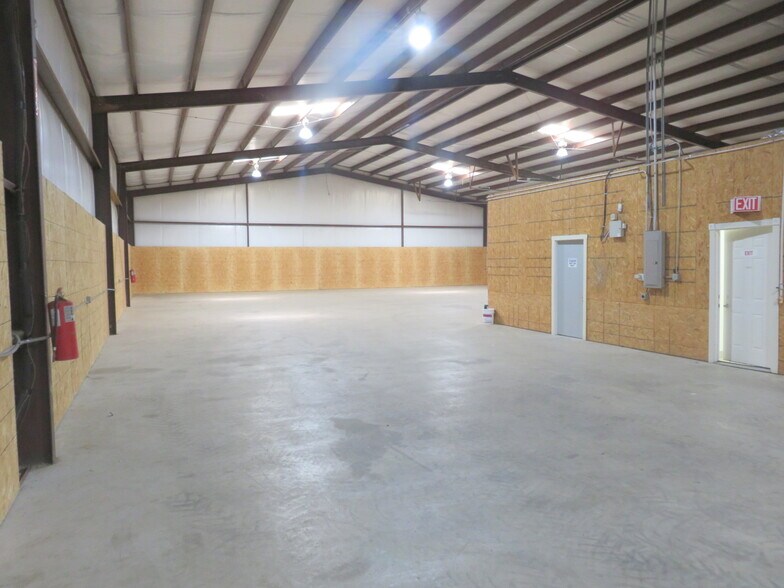 More Photos Of 2915 Greenlee Park Trl, Weatherford Warehouse For Sale