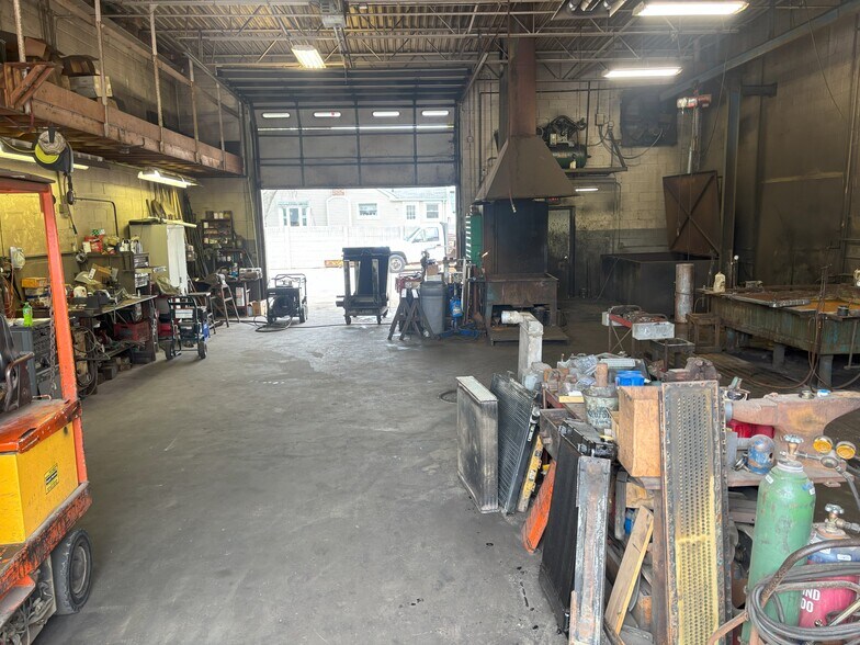 More Photos Of 14447 E 9 Mile Rd, Warren Auto Repair For Sale